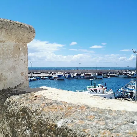 Fronte Del Porto Holiday home *